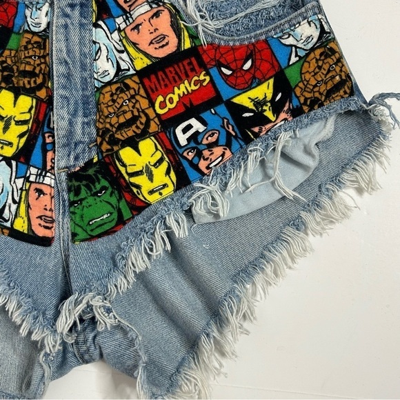 Coal N Terry Marvel Comic Print Frayed Hem Denim Shorts NWT - Picture 4 of 13